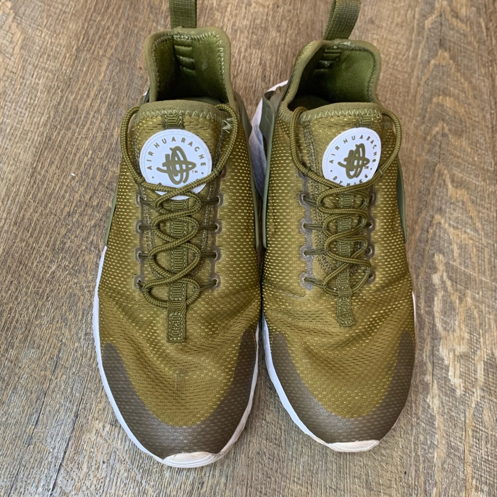 Nike Air Huarache Olive Green Sneakers